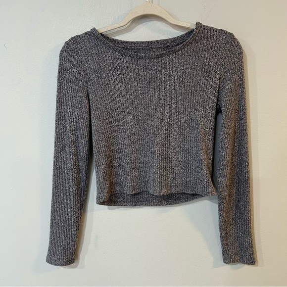 NWOT American Eagle Heather Grey Crewneck Long Sleeve Sweater Top Size Medium - Picture 2 of 6
